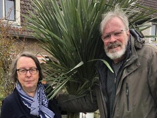 De zorgzame Stephan wordt verrast door zijn vrouw