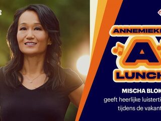 Miss Podcast Mischa Blok geeft heerlijke luistertips voor tijdens de vakantie