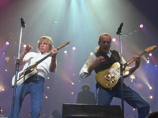 Status Quo steekt Whatever You Want in klassiek jasje