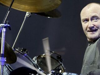 Phil Collins verbluft met Drums, Drums & More Drums live in Parijs