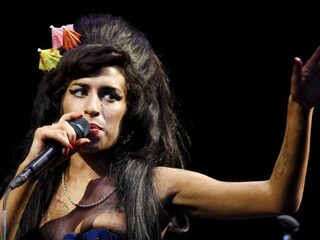 Vader Amy Winehouse komt met film over zangeres