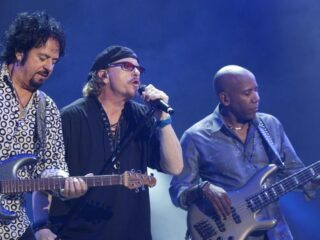 Toto speelt legendarische versie van Africa in Polen
