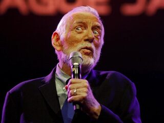 Rod McKuen bestrijdt oorlog met liefde in 'Soldiers Who Want To Be Heroes'