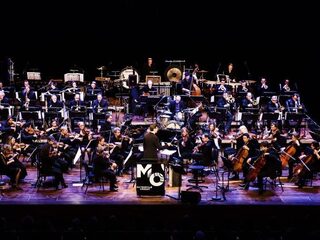 Metropole Orkest covert Queens' The Show Must Go On met Marcel van DI-RECT