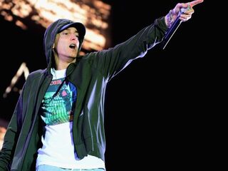 Eminem verrast fans met onaangekondigd album