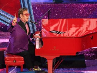 Elton John kondigt allerlaatste show in Nederland aan