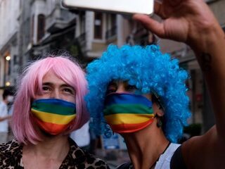 Welk beeld zetten de media neer van transgenders?