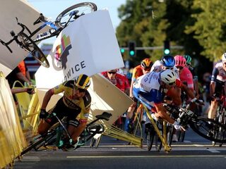 Horrorcrash Ronde van Polen: 'Er gaat veel over Groenewegen heenkomen'