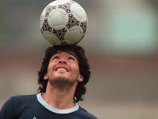 Erik Dijkstra herdenkt Diego Maradona: 'Man die zijn binnenkant aan de buitenkant droeg'