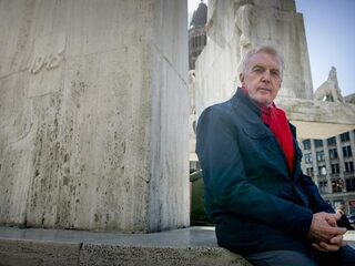 André van Duin maakt zich op voor stormachtige toespraak op de Dam