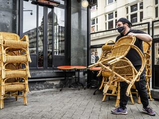 Horecaondernemers lopen tienduizenden euro's mis door verboden schermen EK