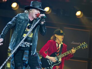 Angus Young schrijft een nieuw AC/DC-album met Axl Rose