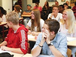 Meester Hidde rapt voor zijn leerlingen