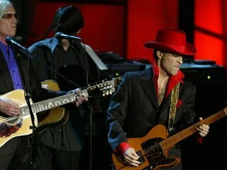 Waar is de verdwenen gitaar van Prince?