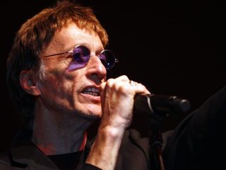 Robin en Barry Gibb wilden na overlijden Maurice niet door als Bee Gees