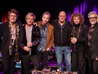 Daniël Dekker interviewt DI-RECT bij Muziekcafé