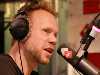 Diggy Dex vertelt bij Gijs over nieuwe single