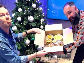 Tv-kok Ramon Brugman maakt de lekkerste Top 2000 borrelhapjes