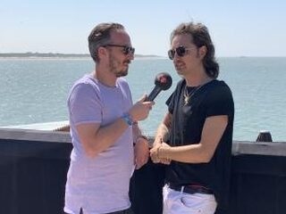 Jett Rebel over een boks van Nile Rodgers en een illegale cd van BLØF