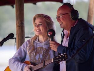 Ilse DeLange treedt samen met Michael Schulte op tijdens Eurovision: Europe Shine A Light