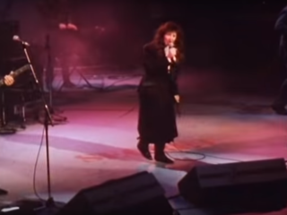 Kate Bush & David Gilmour met legendarische liveversie van Running Up That Hill