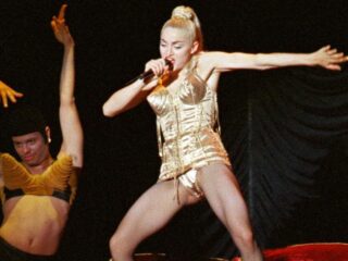 Madonna brengt haar Blond Ambition tour in 1990 naar De Kuip