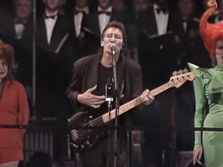 Roger Waters viert de val van de Berlijnse Muur met optreden The Wall