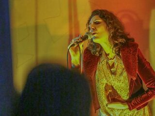 Beth Hirsch schreef Top 2000 hit ‘All I Need’ na bijzondere ontmoeting in Parijs