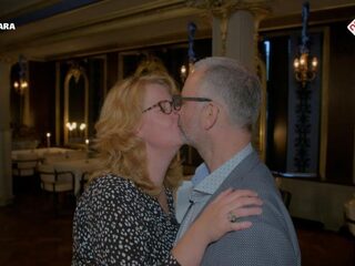 Hilda verrast haar vriend!