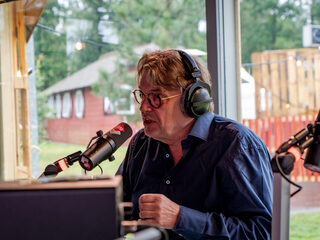 Henk Westbroek is co-host bij Rob Stenders