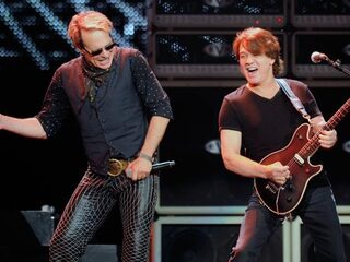 Fan deelt bijzondere remix van 'Runnin' With the Devil'