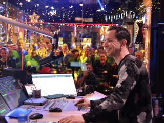 Nederlandse artiesten spelen de Top 2000 Shuffle!