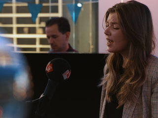 Speciale versie van ‘Together Again’ door Hannah Mae