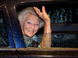 Was Beatrix bij prinsessen Amalia en Alexia in Griekenland?