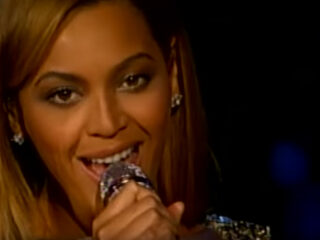 Beyoncé zingt 'At Last' van Etta James