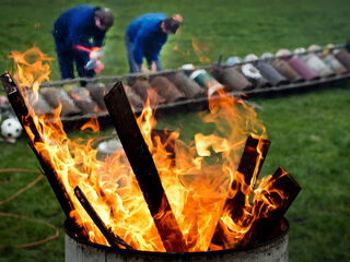 Waarom ze haardhout verkopen bij tankstations