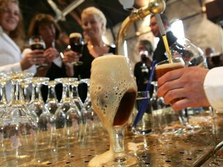 Rotterdamse bierbrouwers maken protestbier om horecamedewerkers te helpen