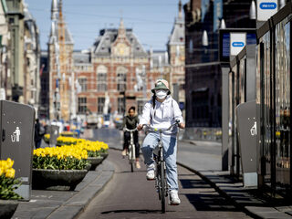 Moeten we binnenkort in Nederland mondkapjes op in het openbaar?