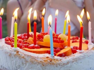 Claudia's man heeft nog steeds niet door dat ze afgelopen zondag jarig was