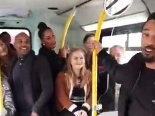 Craig David verrast buspassagiers met live versie '7 Days'