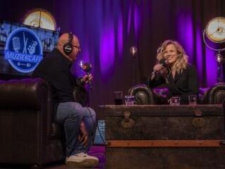 Daniël Dekker interviewt Ilse DeLange bij Muziekcafé