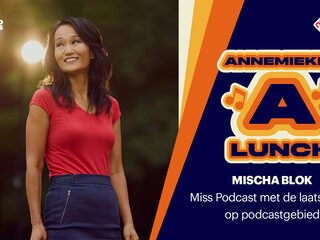 Presentatrice en podcastkenner Mischa Blok met de laatste tips op podcastgebied