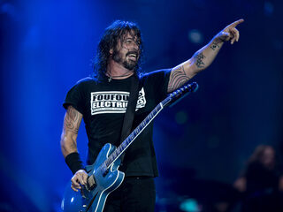 Dave Grohl covert Beastie Boys-klassieker 'Sabotage'
