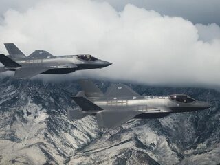 Bijzondere dag voor vliegtuigspotter Klaas