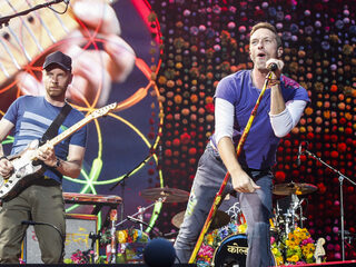 Coldplay maakt tracklist nieuwe albums bekend in lokale krant