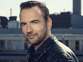 Gerard helpt Stephan ein-de-lijk aan de plaat die hij zocht