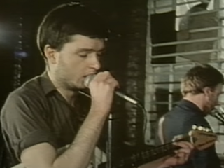 Joy Divisions Love Will Tear Us Apart wordt hit na overlijden Ian Curtis