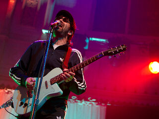 Luister hier de nieuwe single van Eels