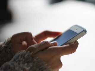 Whatsappen goed voor spellingskunsten jongeren