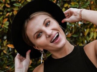 Stand-in Julia deed de Songfestival act van Barbara Pravi